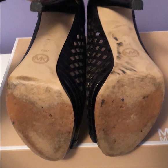 EUC size 7.5 Michael Kors booties - Picture 6 of 7